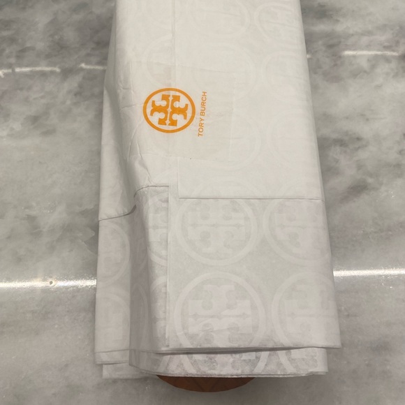 NWT Tory Burch Flip Flops! - Picture 2 of 3
